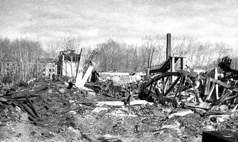 Дом Ватутина 1 после взрыва в 1988 году
